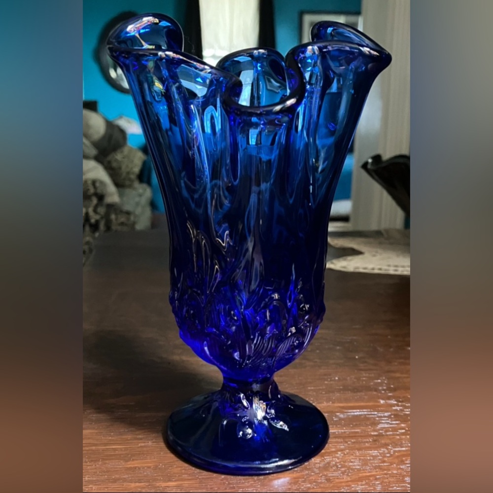 Fenton Lily of the Valley Cobalt Blue Art Glass Handkerchief Vase